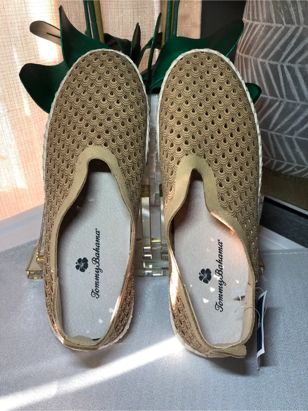 Tommy Bahama Women's Tan Slip-On Shoes image indicator(3)