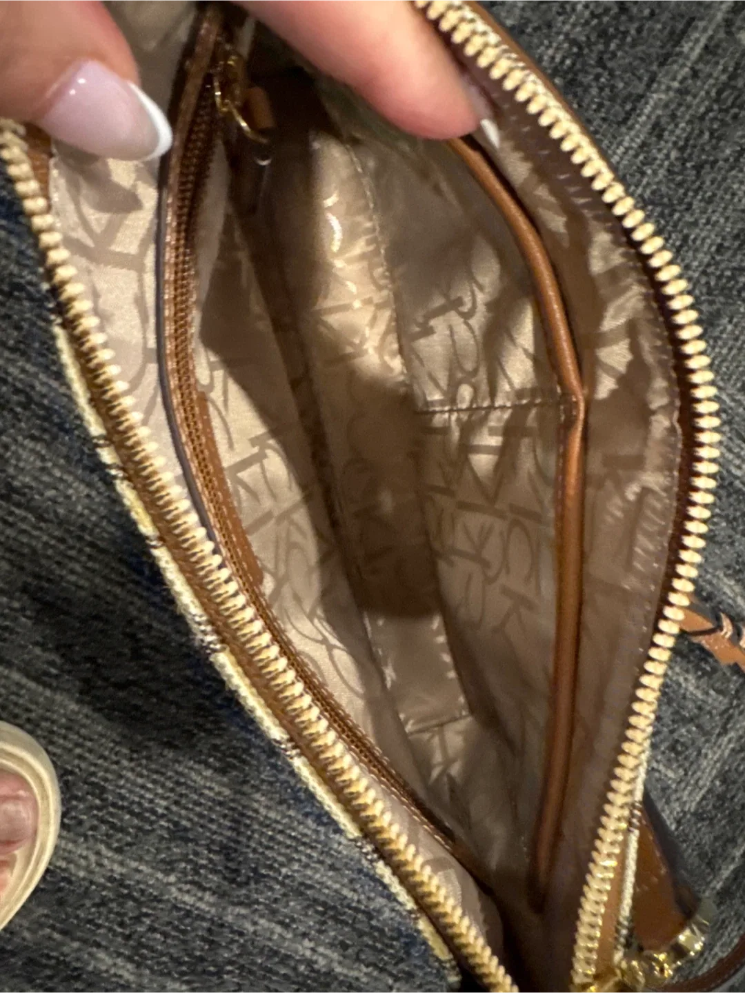 Calvin Klein Crossbody Bag image indicator(2)