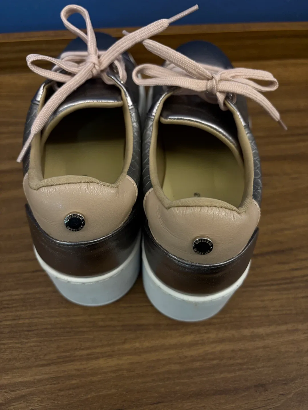 Westies Crocetta Silver Sneakers Size 8.5 image indicator(2)