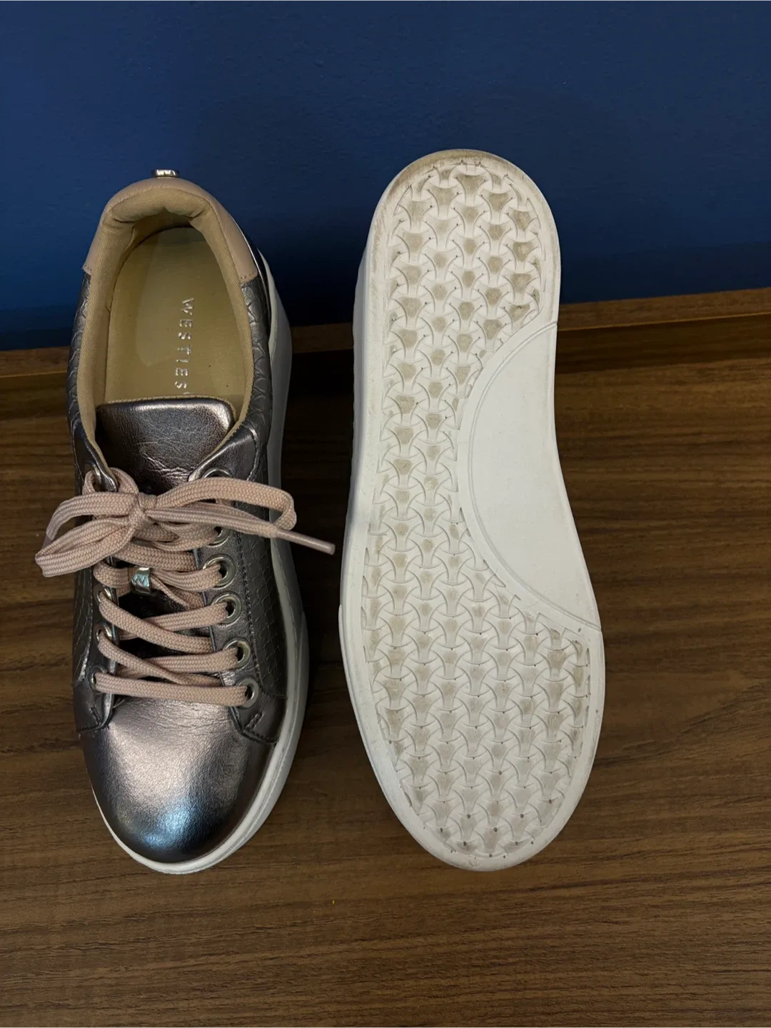 Westies Crocetta Silver Sneakers Size 8.5 image indicator(3)