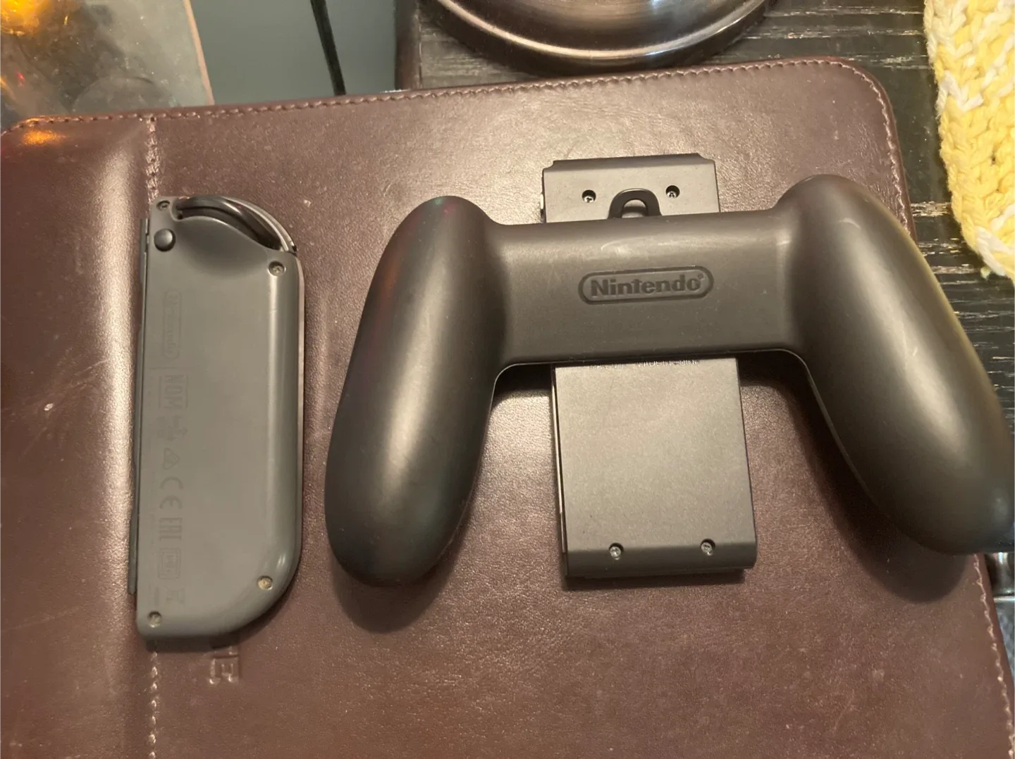 Nintendo Switch Joy-Con Grip and Black Joy-Con image indicator(2)