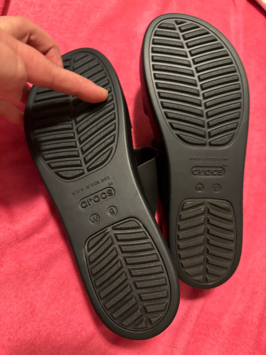 Crocs Black Sandals - Women's Size 9 image indicator(3)
