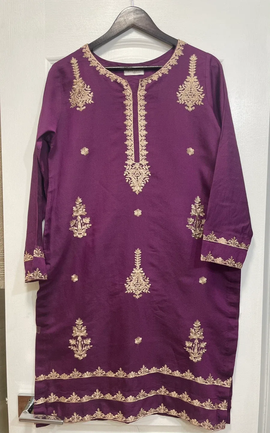 Branded Mannat Pakistani (3 pc) Dress image indicator(4)