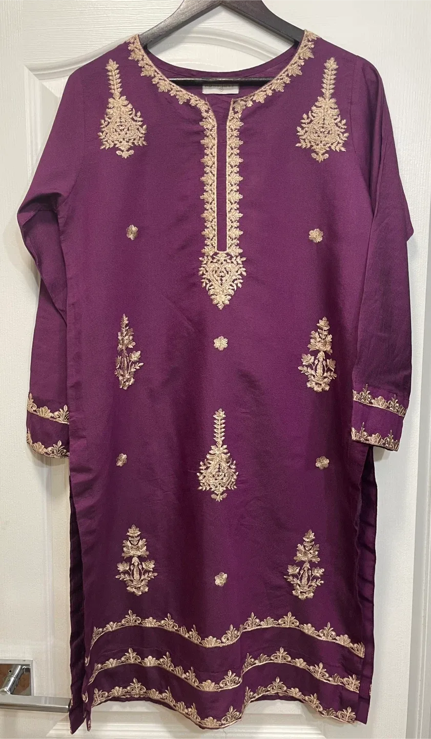 Branded Mannat Pakistani (3 pc) Dress image indicator(3)