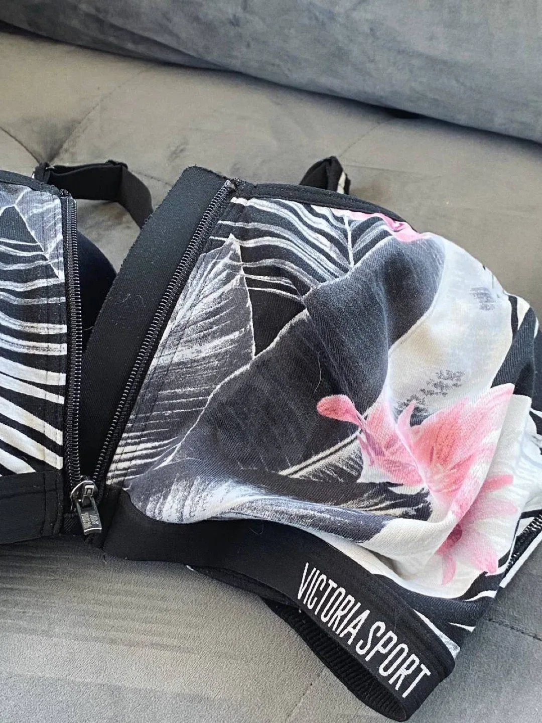 Victorias Secret Sport Bra Push Up Padded Front Zip 36DD image indicator(5)