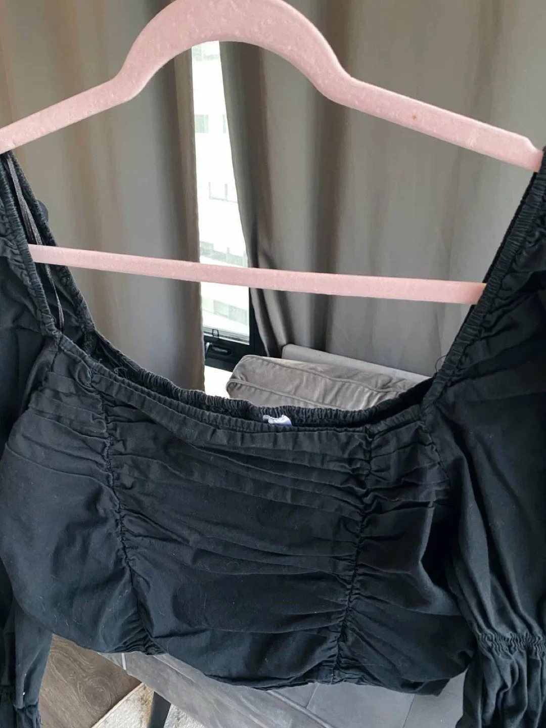 Puff square neck black top H&M size L image indicator(4)