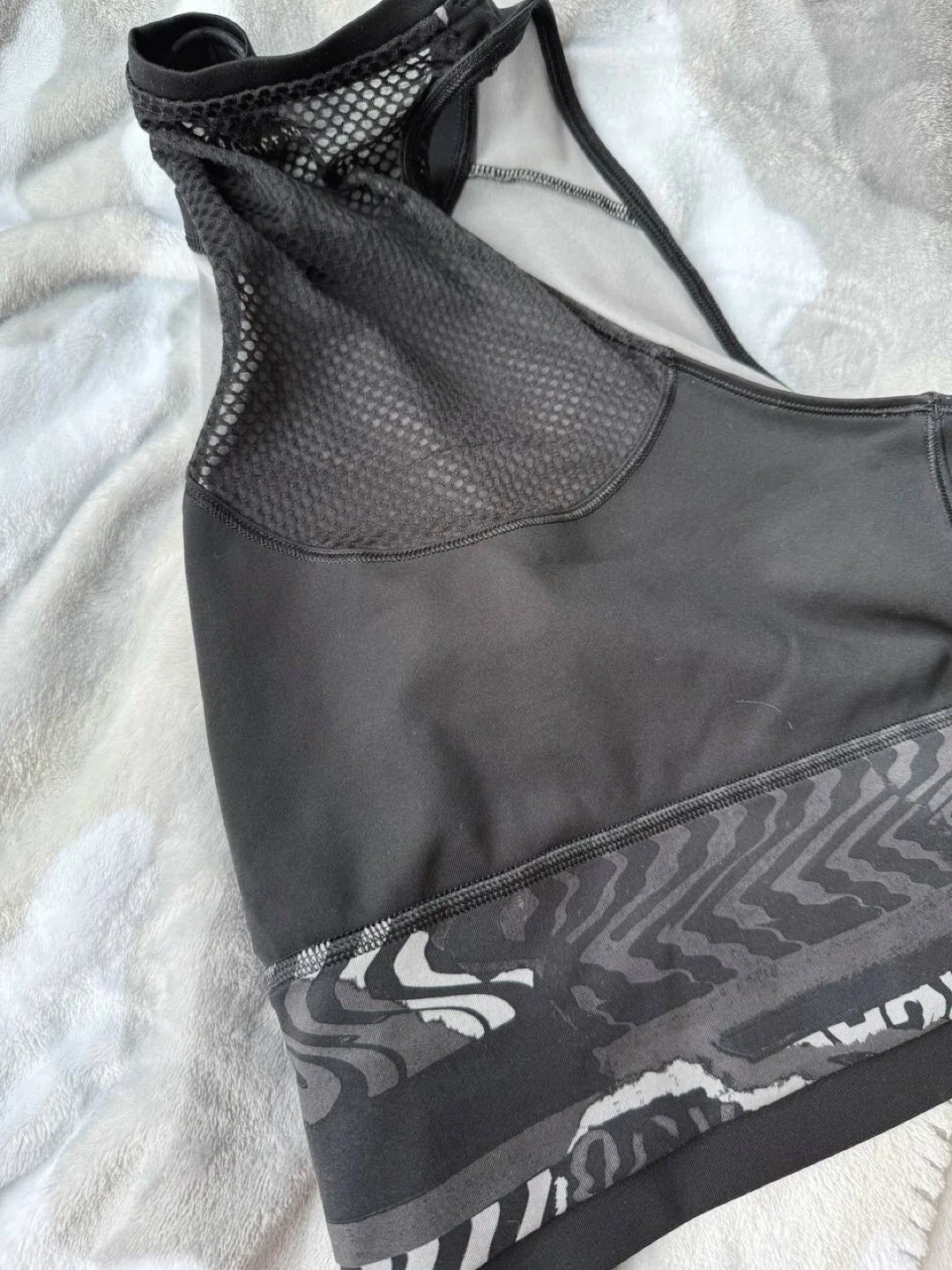 Adidas Training Crop Top - size L image indicator(4)