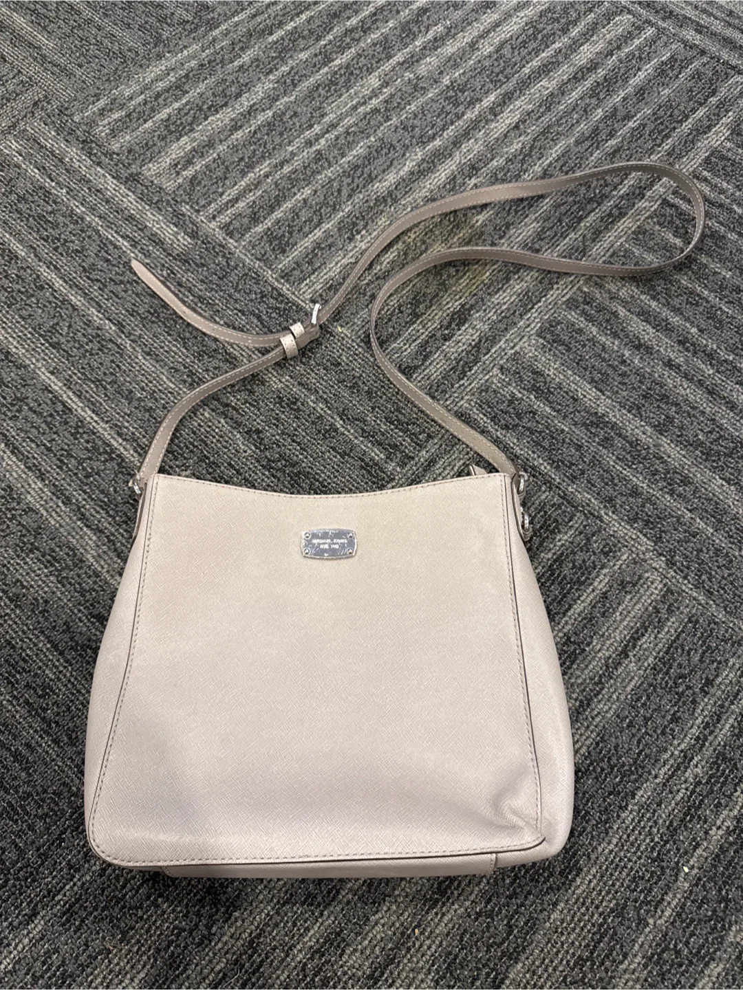 Michael Kors Crossbody Bag image indicator(2)