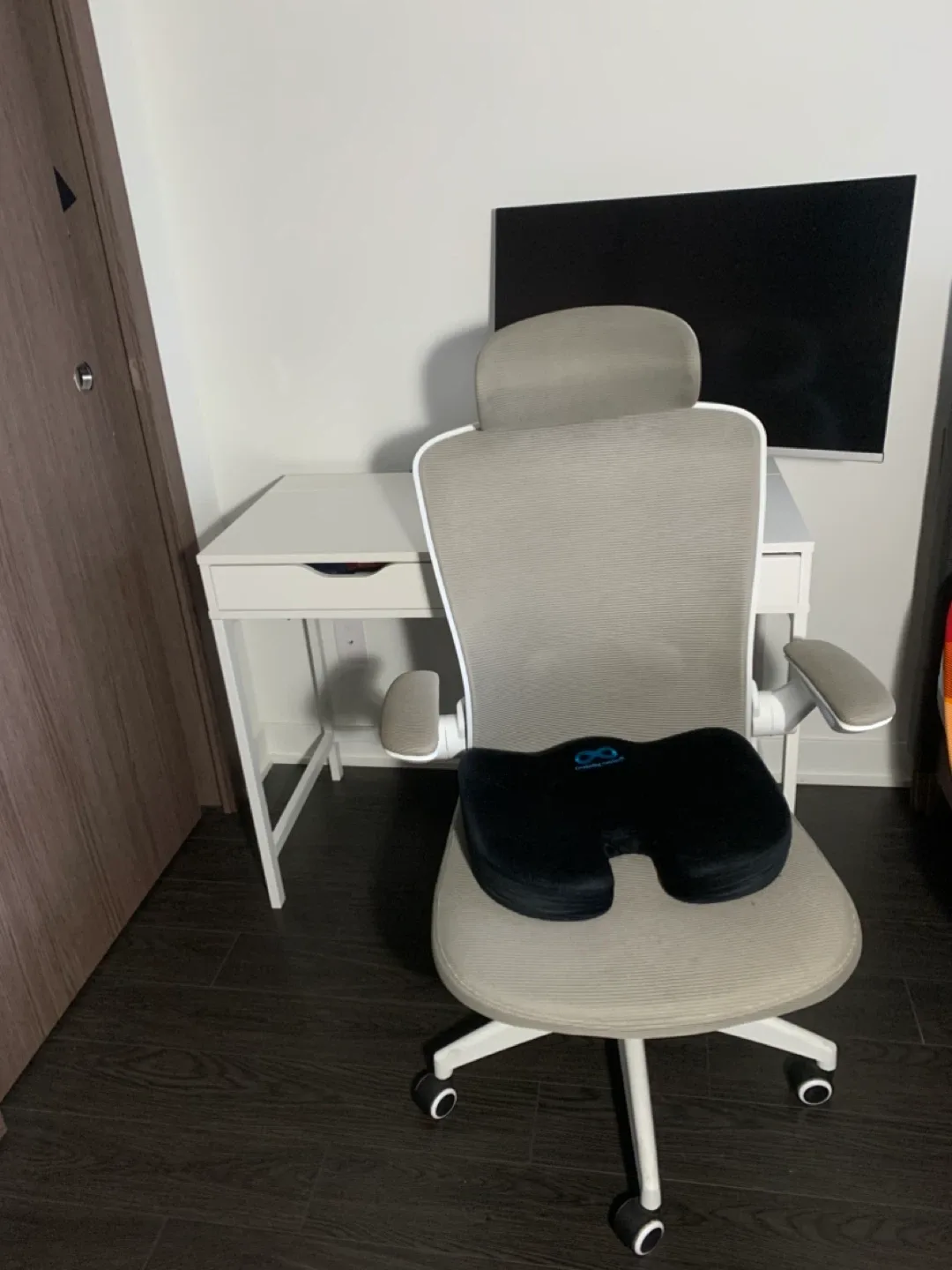 Ergonomic Office Chair - Like New!