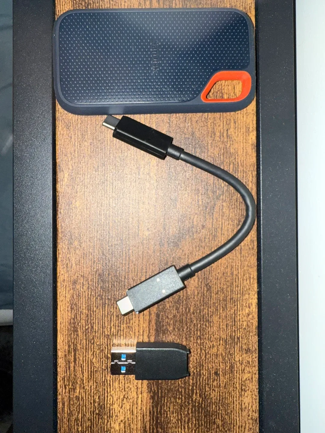 SanDisk 2TB Extreme Portable SSD image indicator(3)