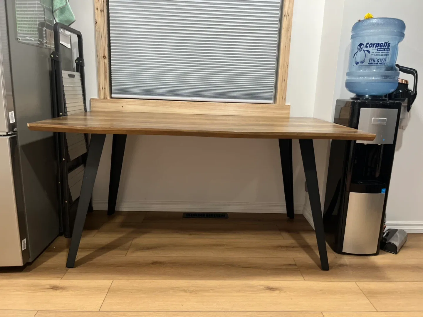 Wood Dining Table with Black Legs image indicator(2)