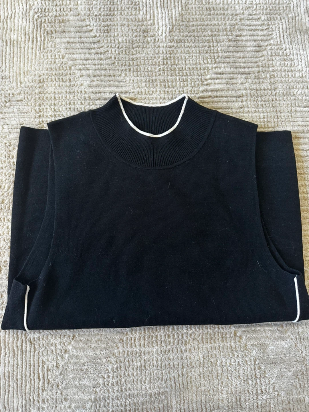 Banana Republic Black Sleeveless Top - photo 2