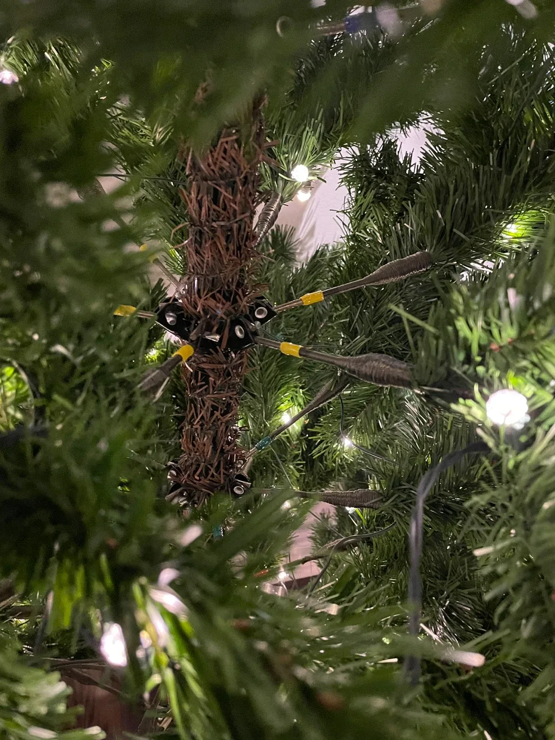 7 1/2' pre lit Christmas Tree - Like New! image indicator(2)