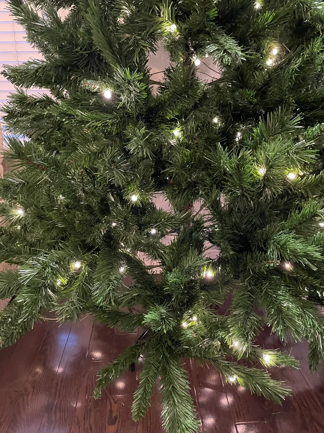 7 1/2' pre lit Christmas Tree - Like New! image indicator(4)