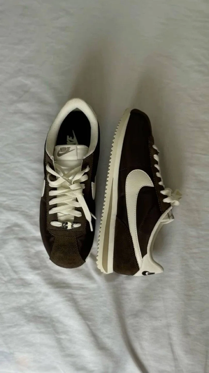 Nike Cortez Sneakers – Size US 10 (EUR 42) image indicator(3)