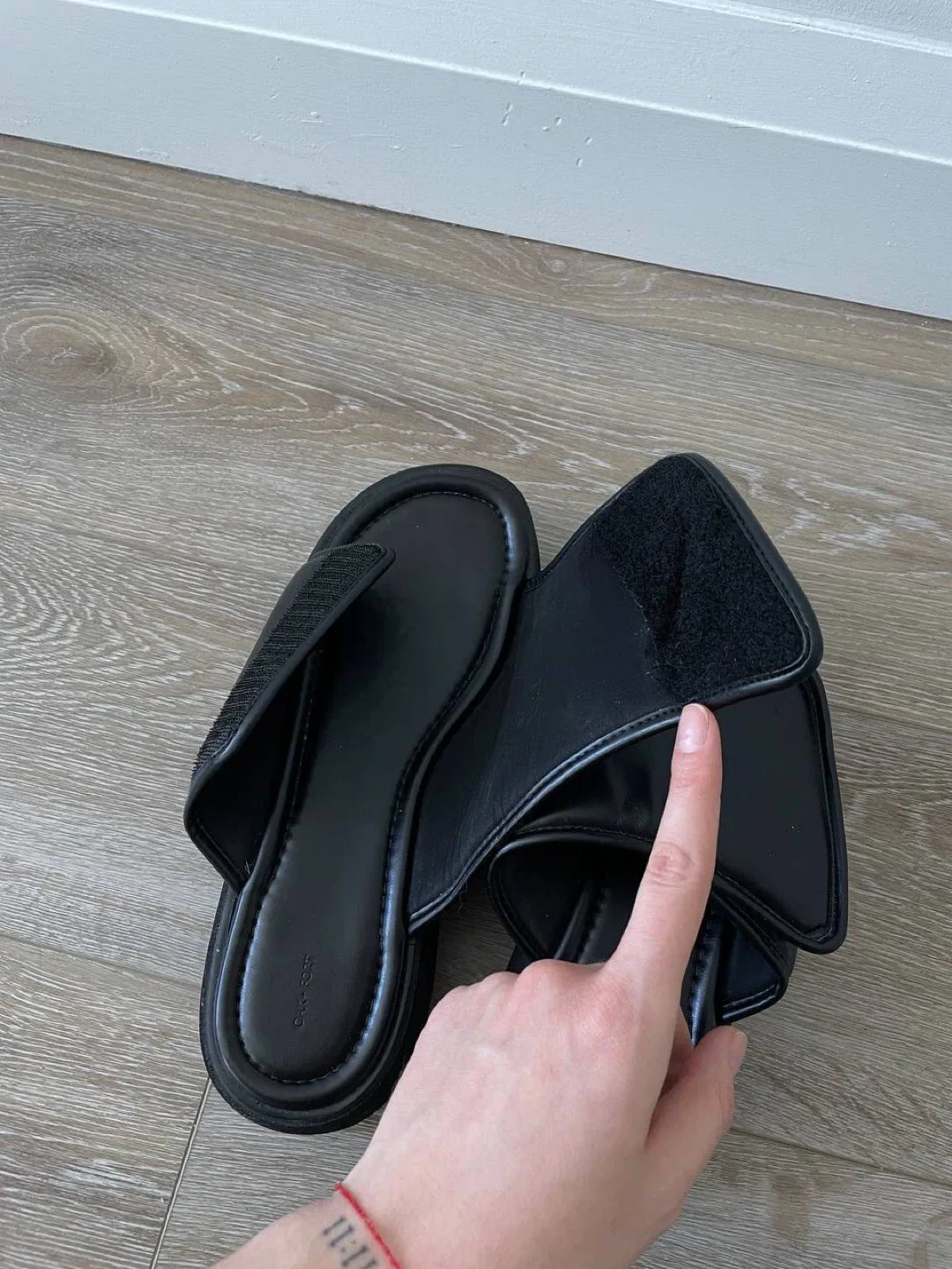 OAK + FORT Black Leather Platform Slides - Size 9 image indicator(2)