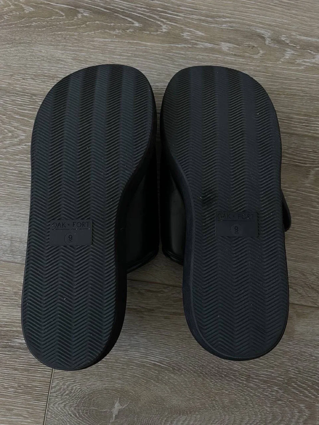 OAK + FORT Black Leather Platform Slides - Size 9 image indicator(3)