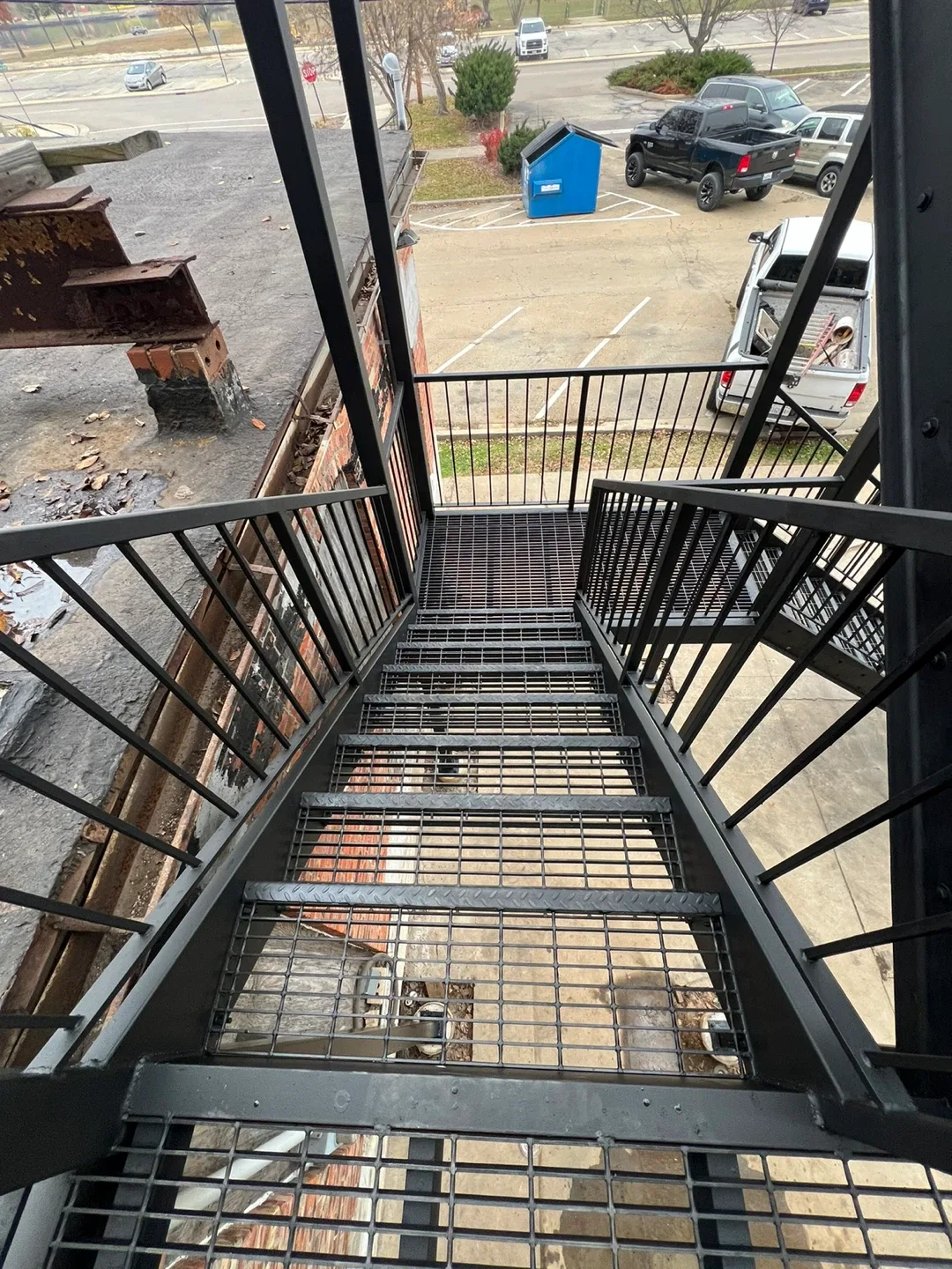 Outdoor Metal Staircase image indicator(3)