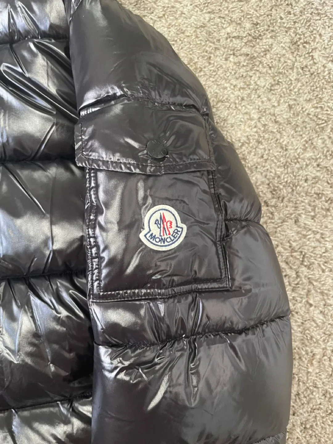 Moncler jacket image indicator(3)