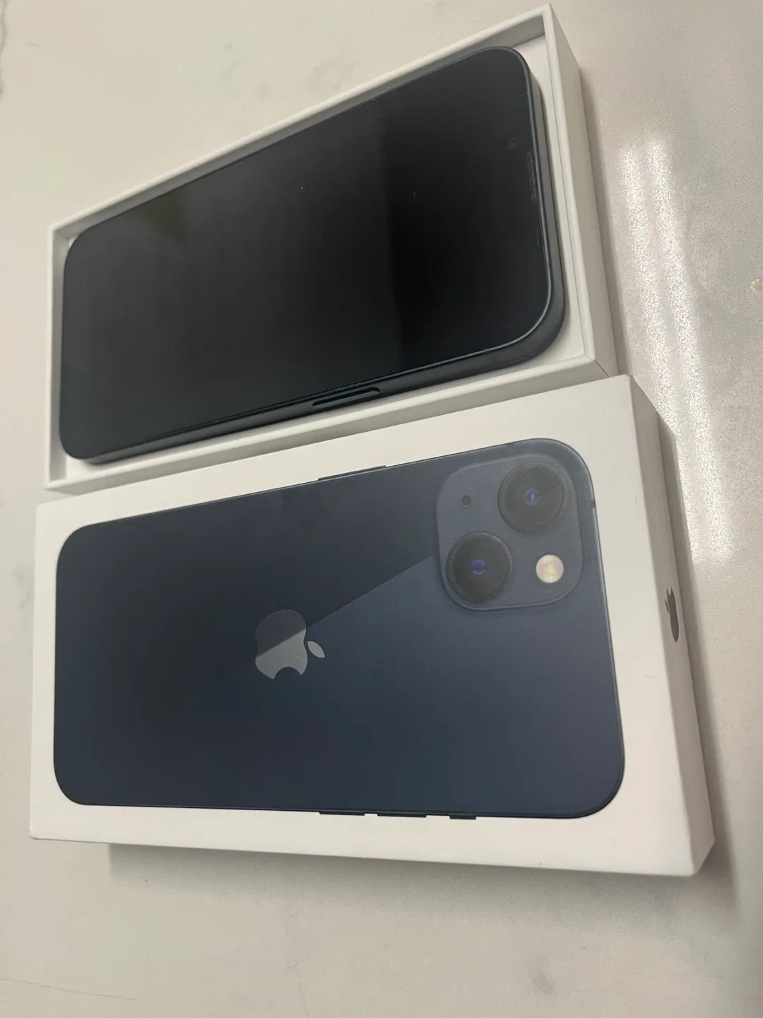 Apple iPhone 14 - Blue image indicator(2)