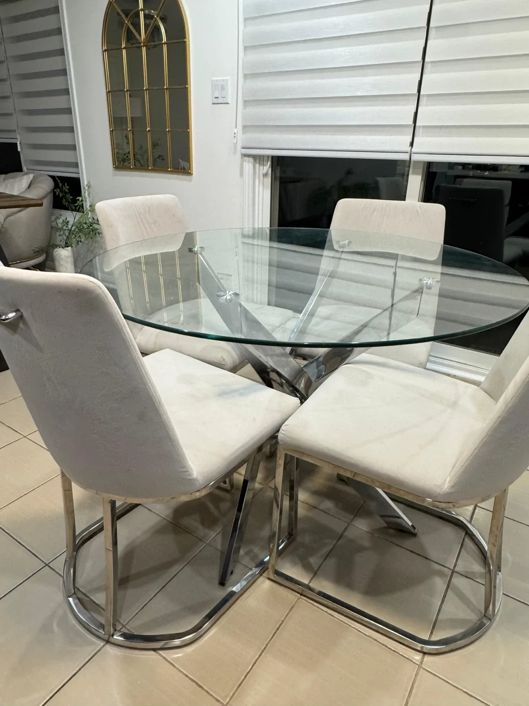 Glass Round Dining Table with 4 Chairs image indicator(2)