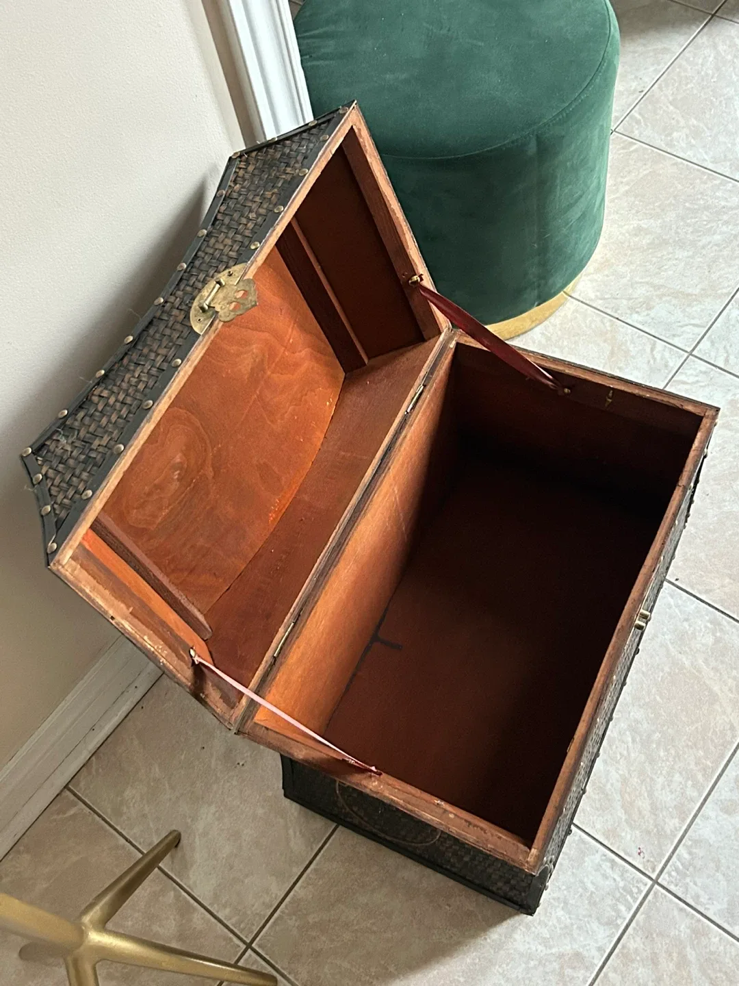 Wicker Storage Trunk image indicator(2)