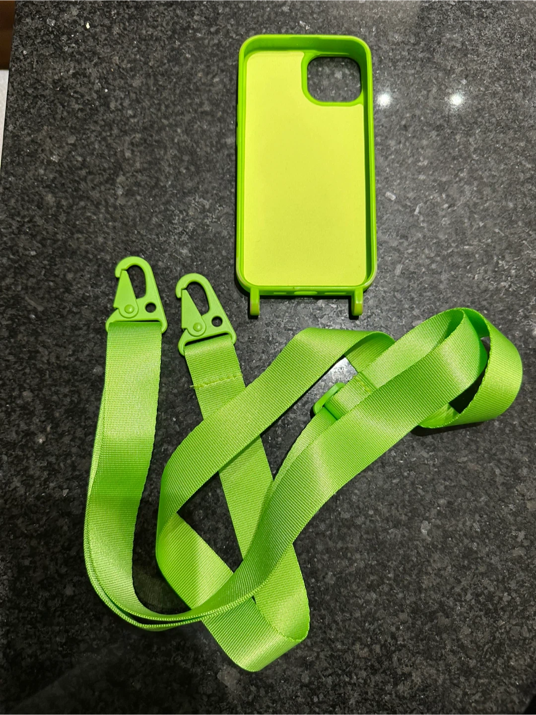 🆓iPhone 14 case with strap 📱