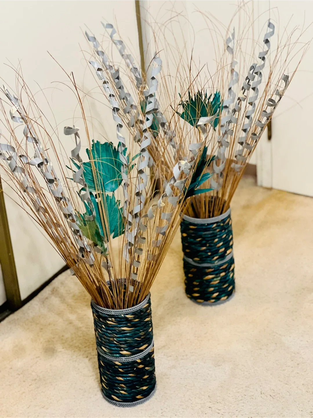 Pair of Artificial flowers image indicator(3)