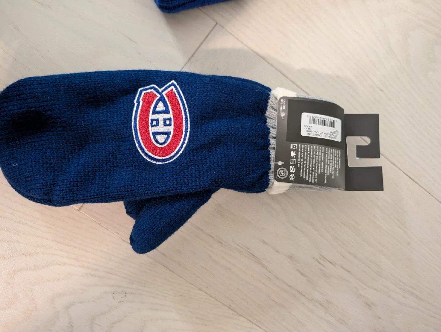 NHL Montreal Canadiens Mittens - New with Tags