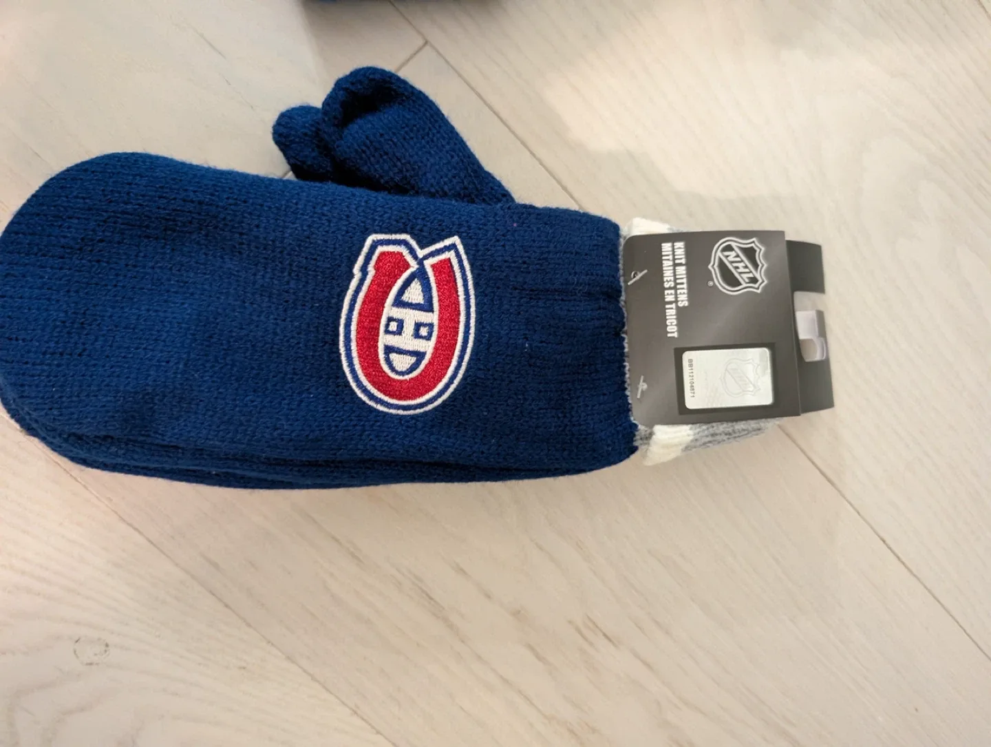 NHL Montreal Canadiens Mittens - New with Tags image indicator(2)