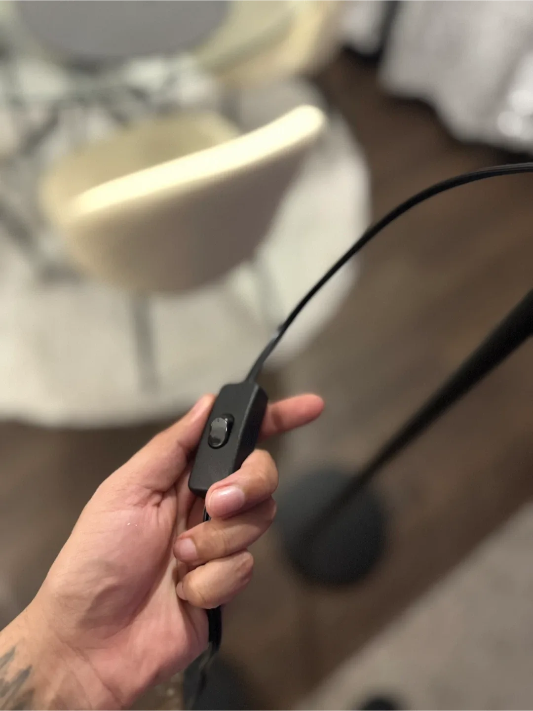 Prime Floor Lamp - Matte Black image indicator(4)