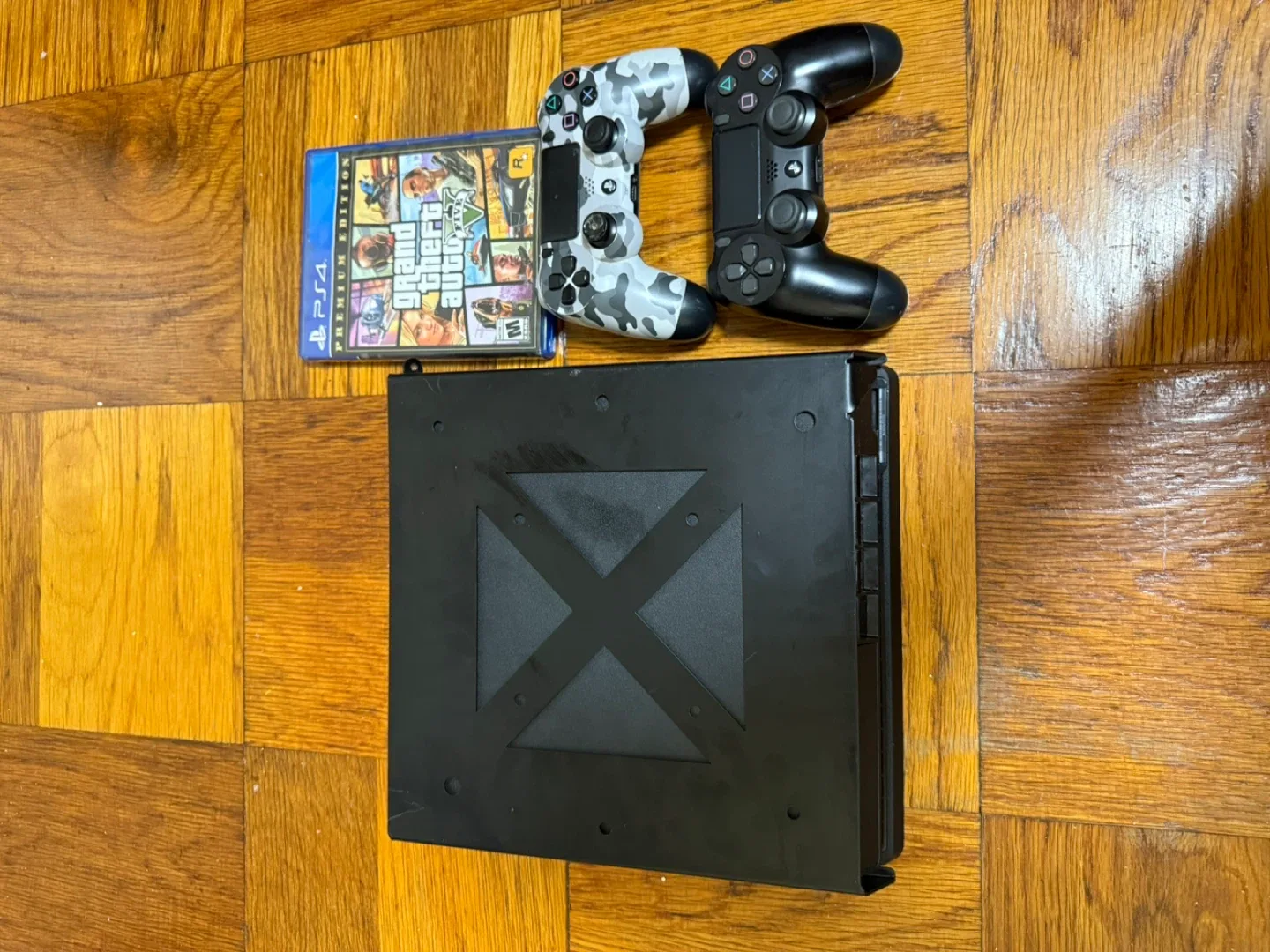 PlayStation 4 (PS4) with 2 Controllers & GTA V image indicator(3)
