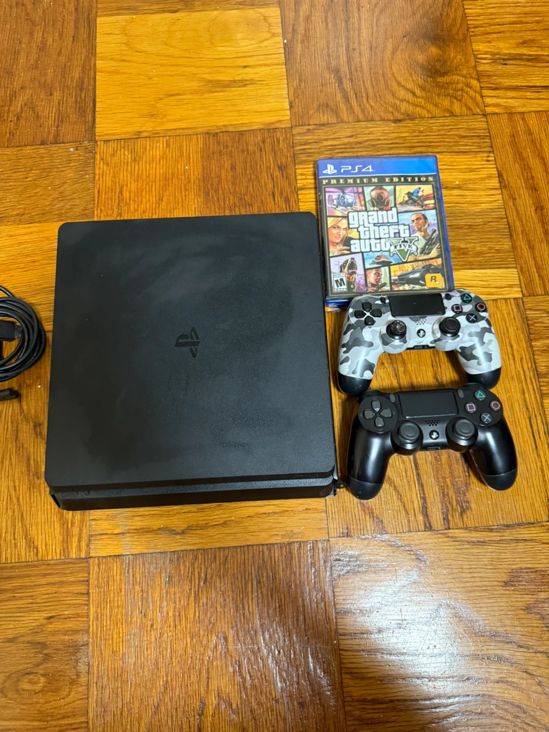 PlayStation 4 (PS4) with 2 Controllers & GTA V