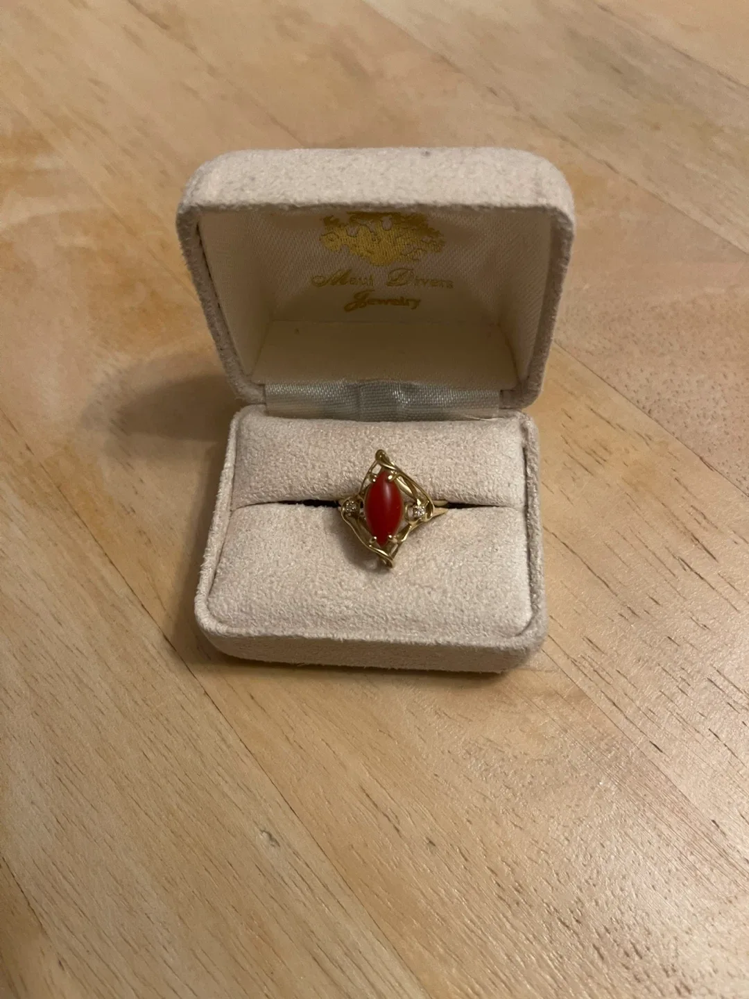 CORAL STONE  14 K  Gold Ring