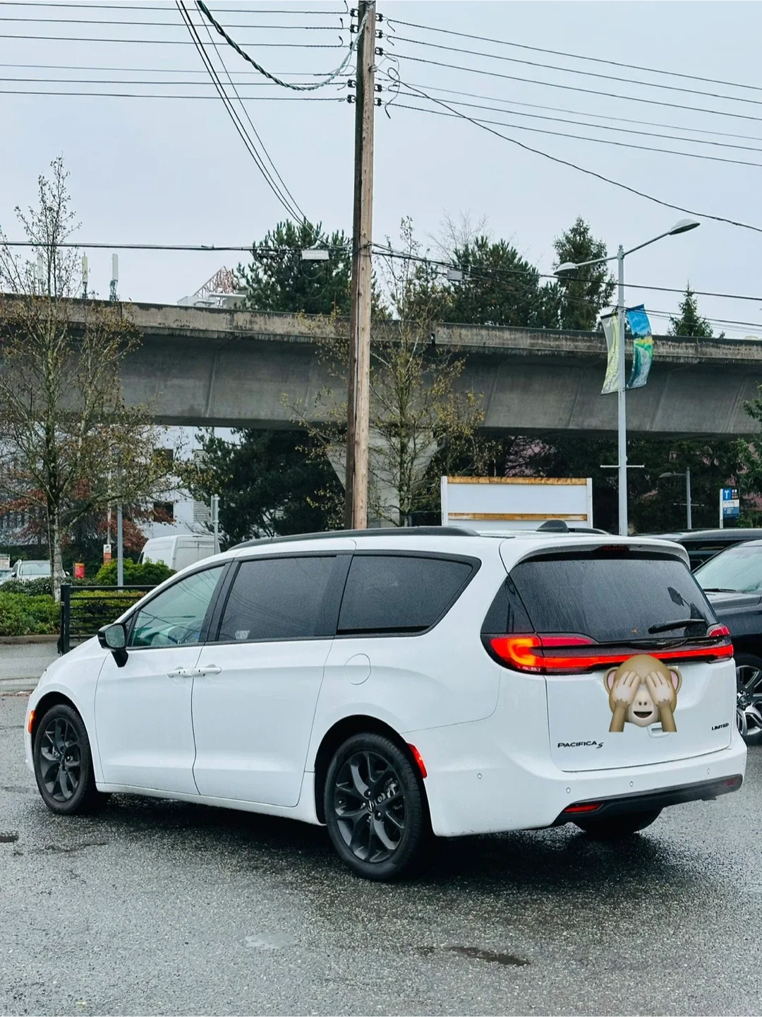 2023 Chrysler Pacifica S Limited image indicator(5)