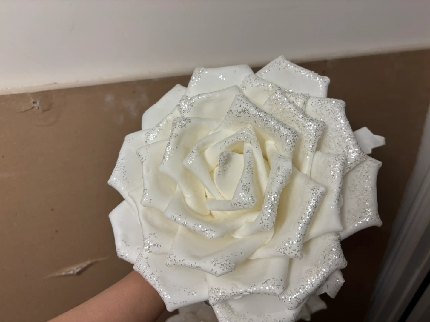 3 White foam Roses with Glitter - photo 3