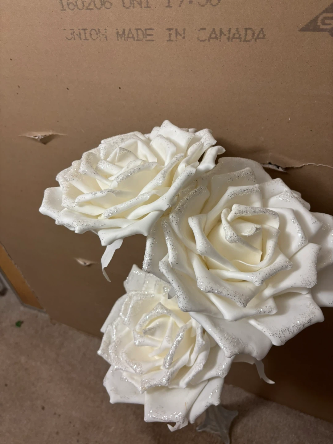 3 White foam Roses with Glitter - photo 2