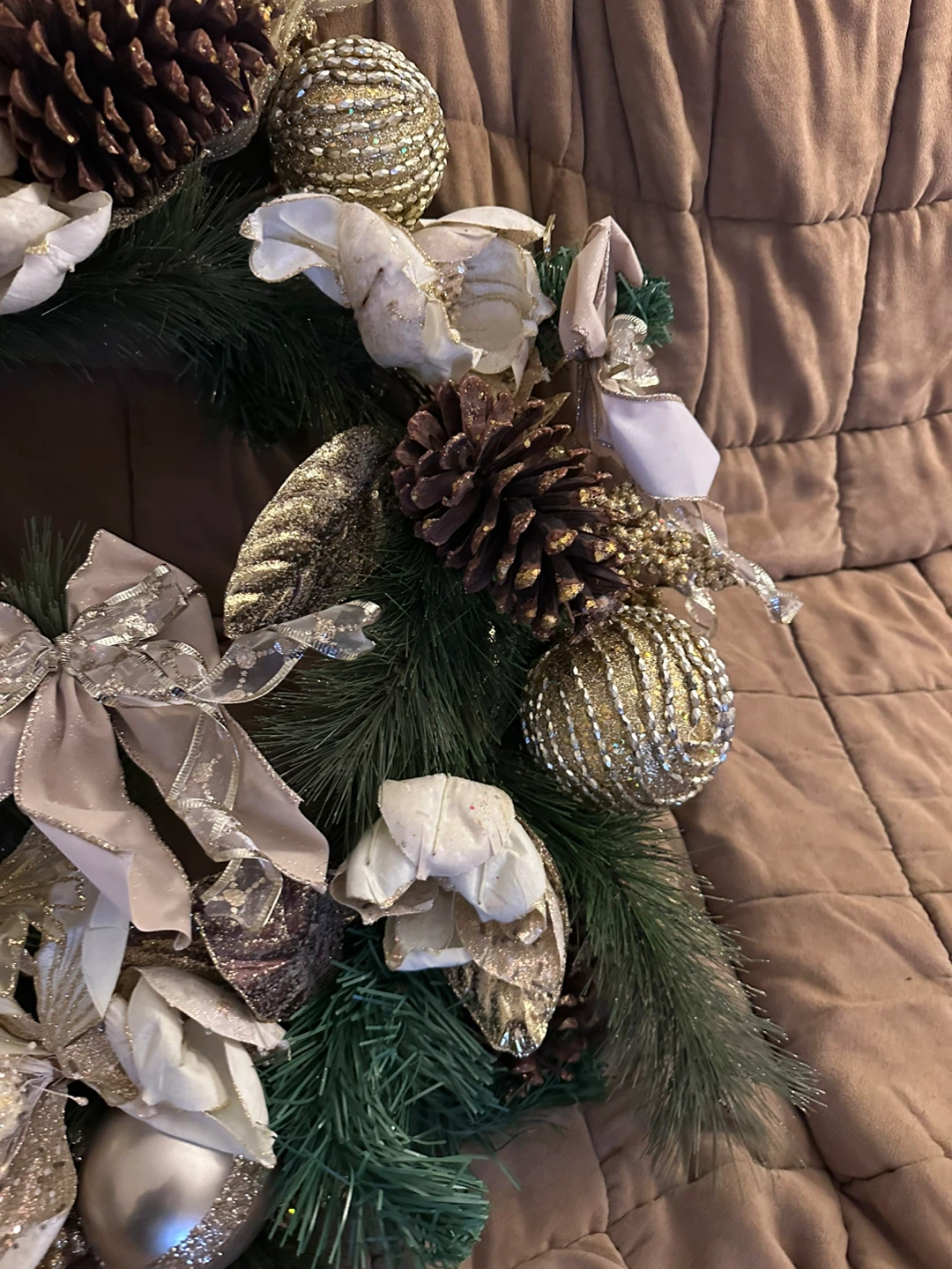 Christmas Wreath with Pine Cones & Ornaments - photo 3