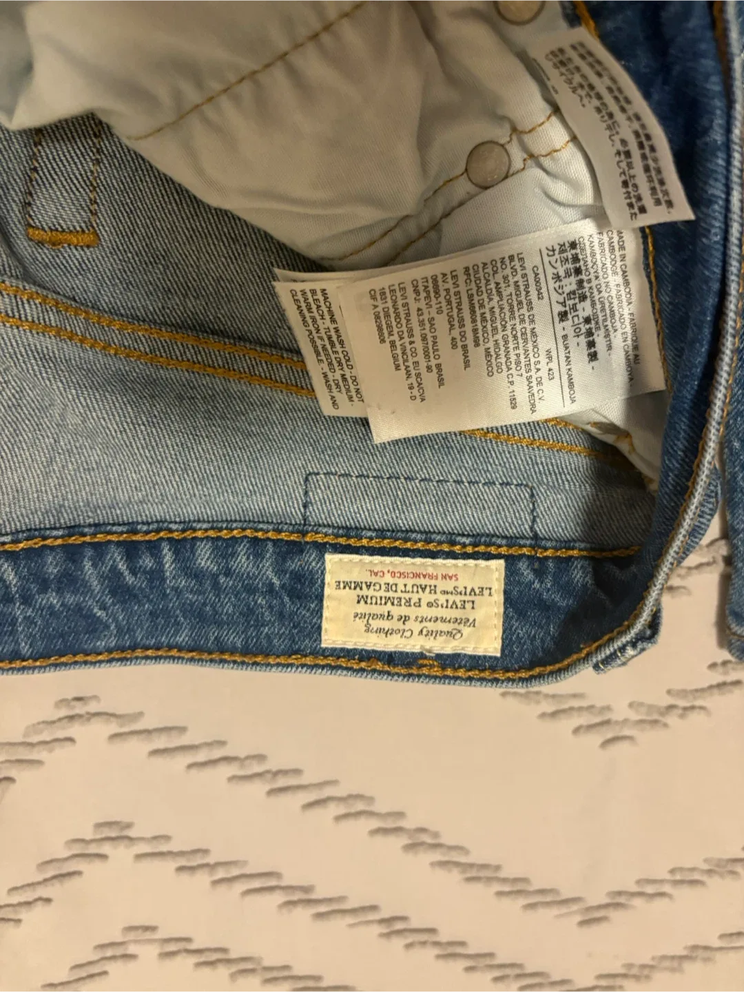 Levi's 501 Jeans - Size W26/L28 image indicator(5)
