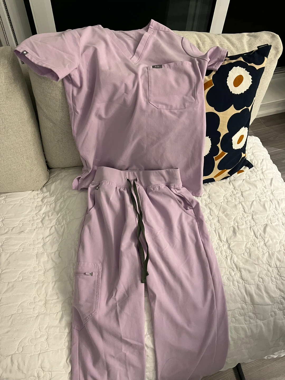 Figs and Luuna Scrub Sets! - photo 2