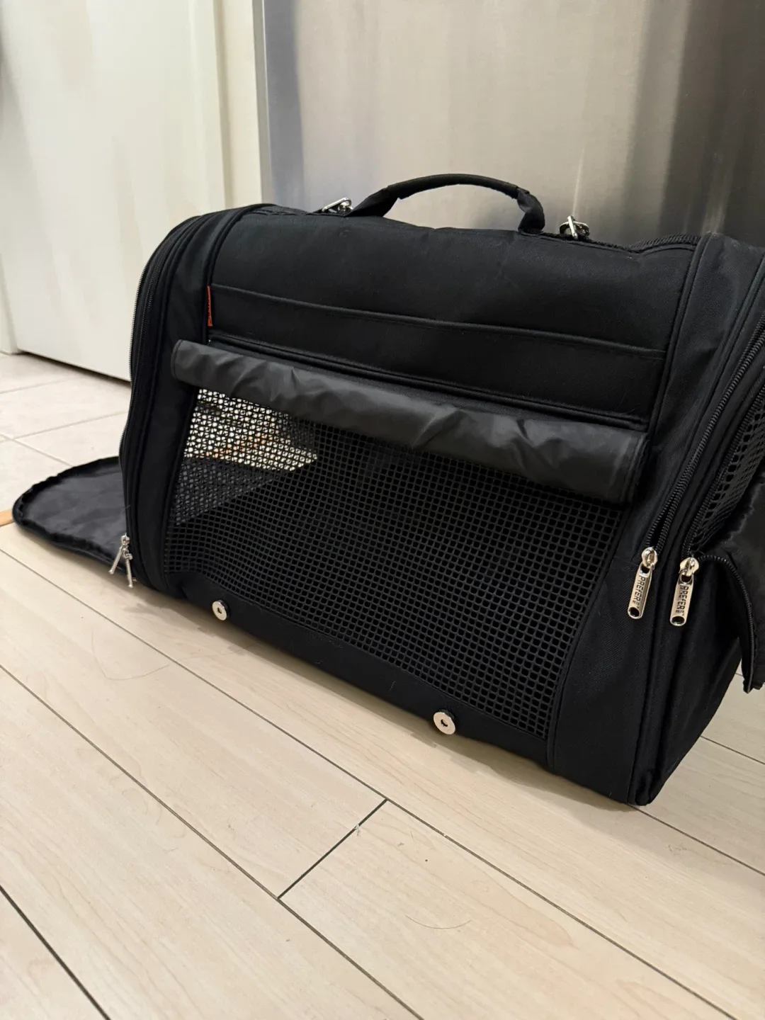 Black Pet Carrier image indicator(2)