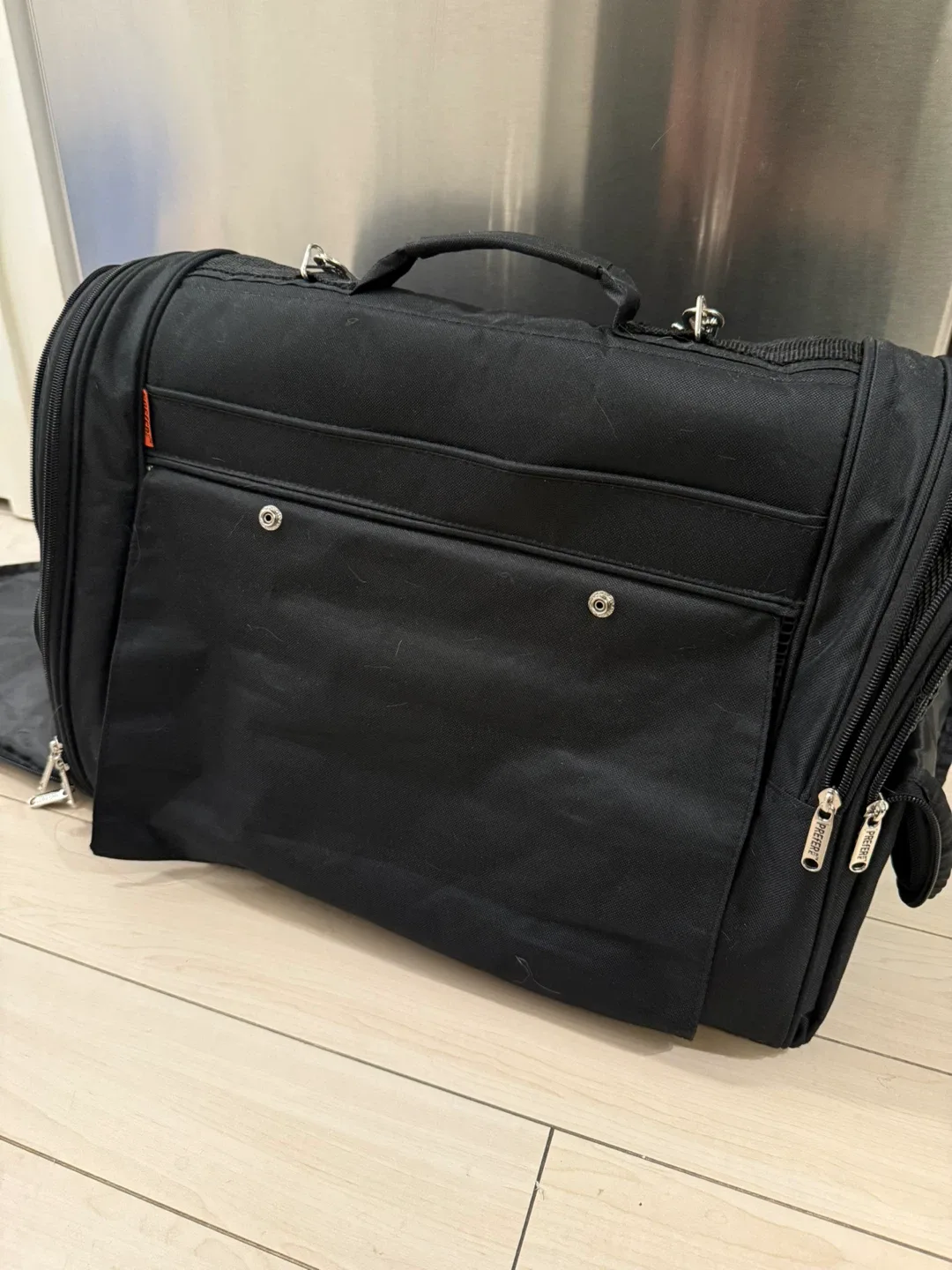 Black Pet Carrier image indicator(3)