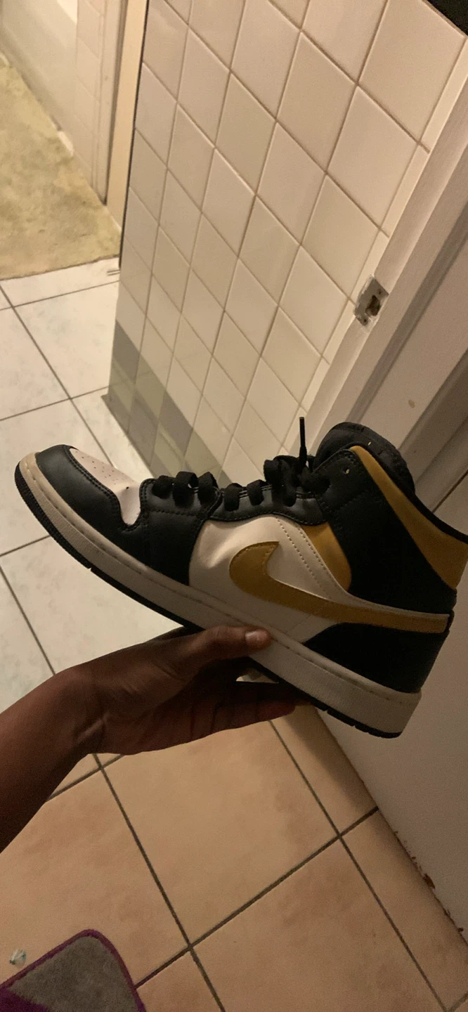 Air Jordan 1 Mid Black/Gold - photo 4
