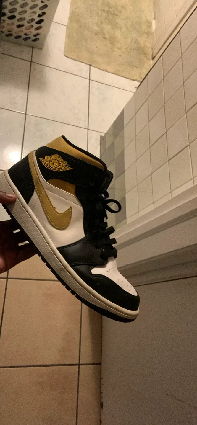 Air Jordan 1 Mid Black/Gold
