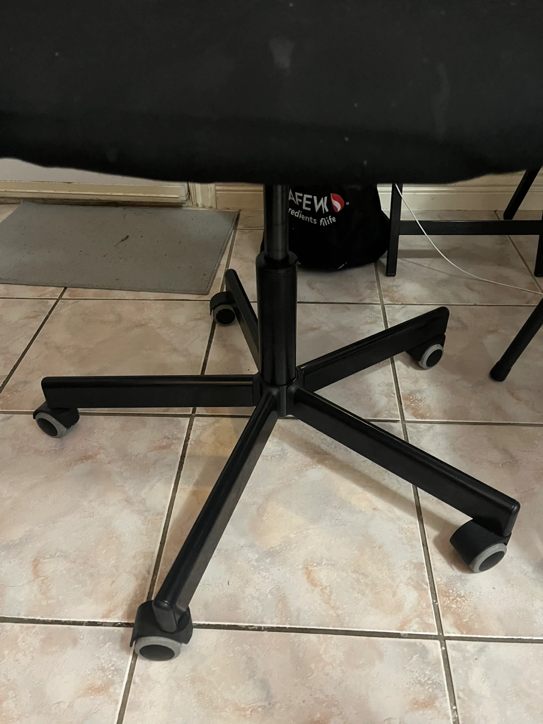 Moving sale - Black Office Chair - photo 4