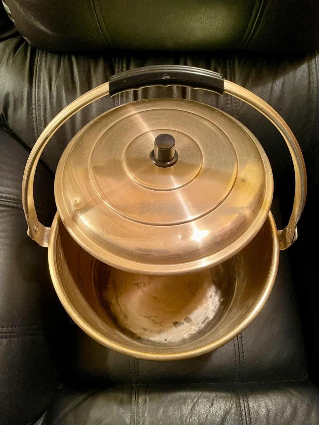 Vintage oversized aluminum stock pot with lid image indicator(2)