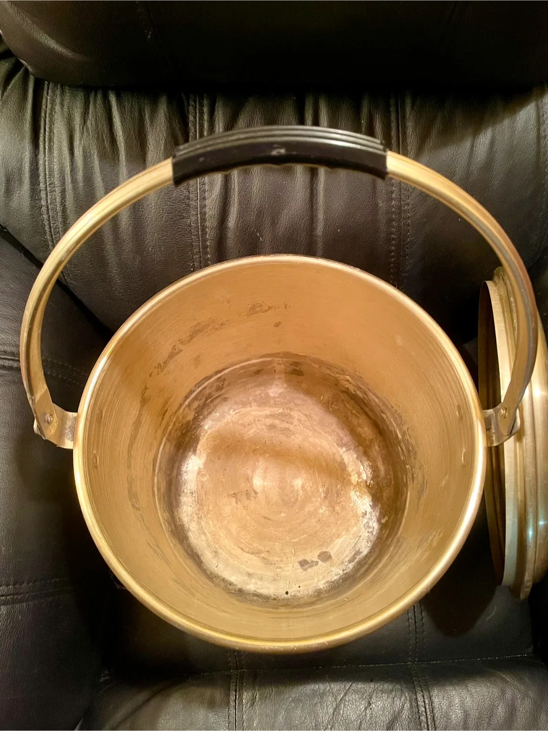 Vintage oversized aluminum stock pot with lid image indicator(3)