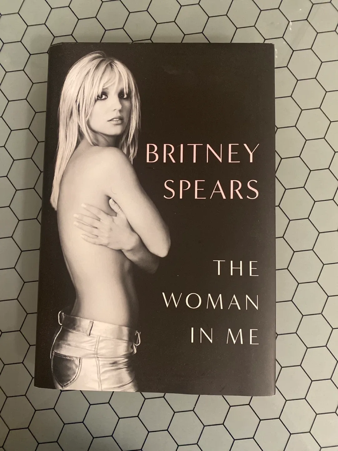 Will by Will Smith, Carrie Soto is Back, Britney Spears book image indicator(2)