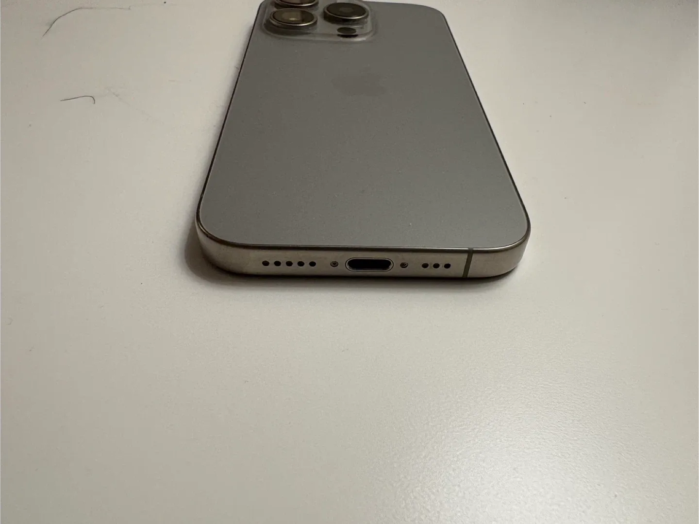 iPhone 15 Pro Natural Titanium image indicator(4)