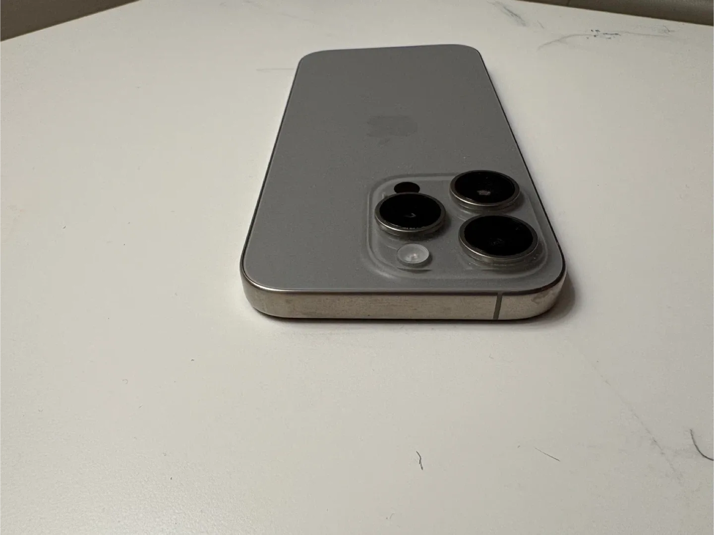 iPhone 15 Pro Natural Titanium image indicator(3)